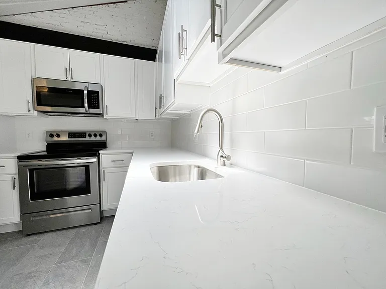 130 E Chestnut St — Photo 12