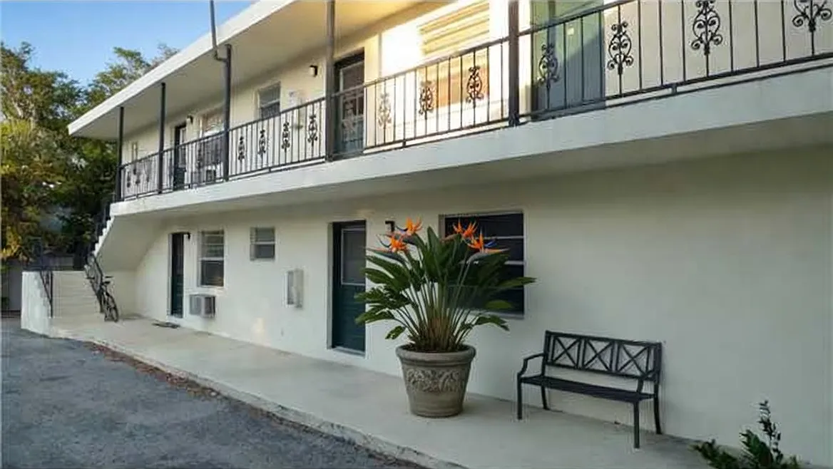 2 bed, 1000 sqft, $1,465 — Photo 2