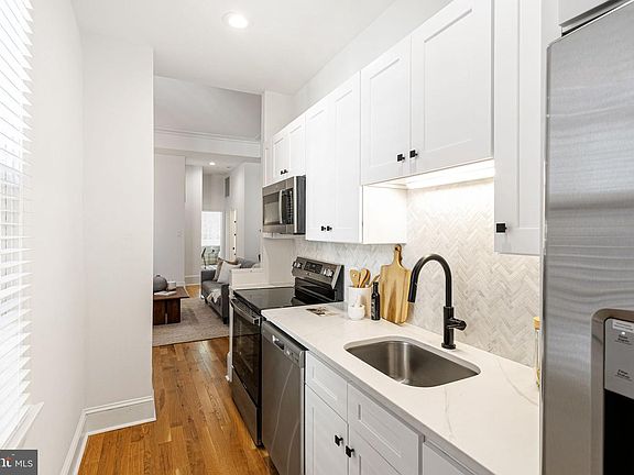 5th image of 306 S 10th St APT B