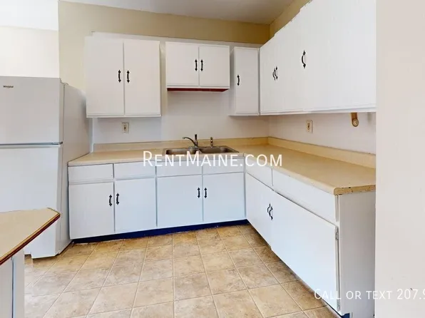 1 Newhall St APT 6, Fairfield, ME 04937