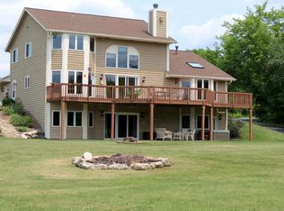 W256S5025 Oakdale Dr, Waukesha, WI 53189