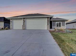 4120 Redbud Ln, Lincoln, NE 68516