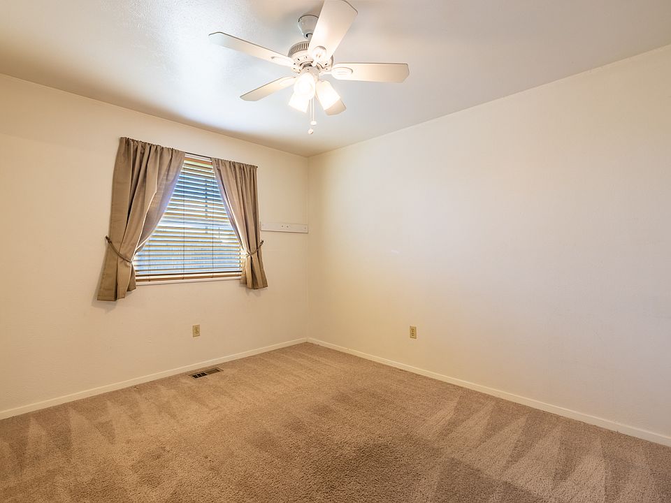 1st image of 712 Gardenia St