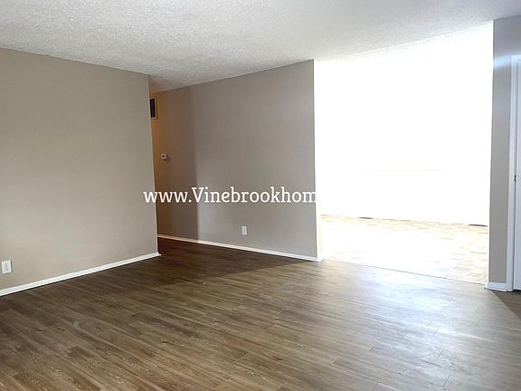 3rd image of 2185 Kingsford Dr