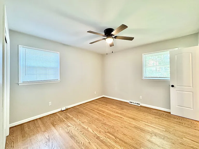 3030 Robin Hood Dr — Photo 14