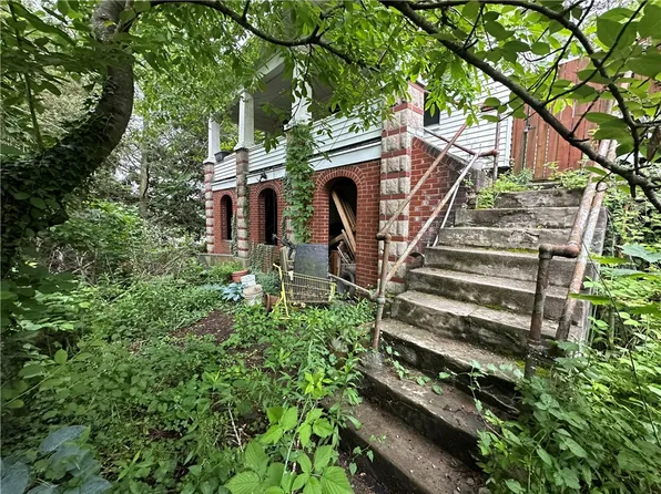 607 8th St, Charleroi, PA 15022