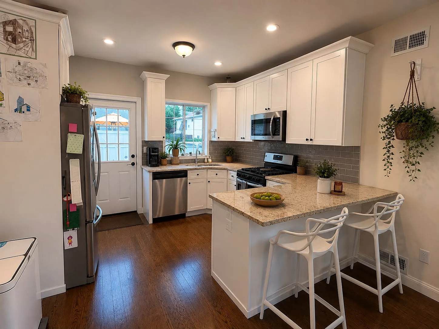 3 bed, 1065 sqft, $3,600 — Photo 2
