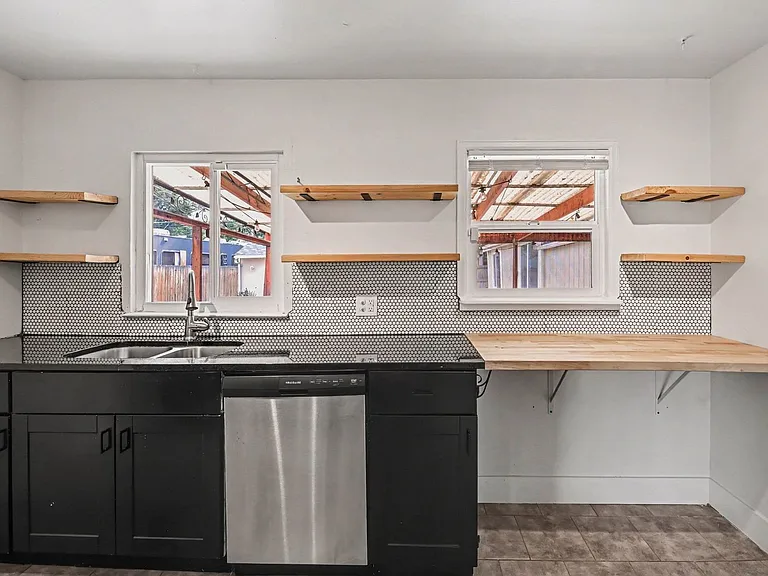 1310 Alton St — Photo 10