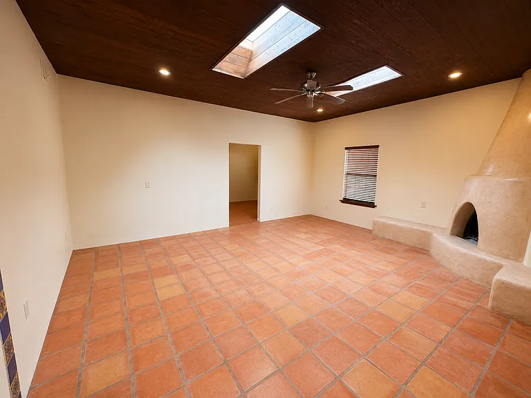 4337 E Winchester Rd — Photo 12