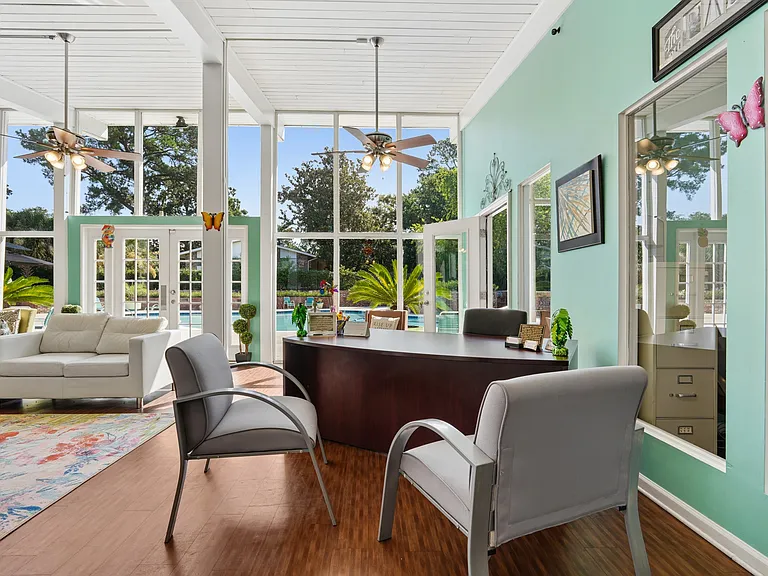 The Palms Apartments — Photo 18