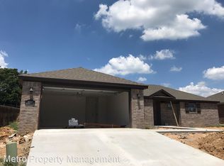 400 Lion Dr N, Gravette, AR 72736