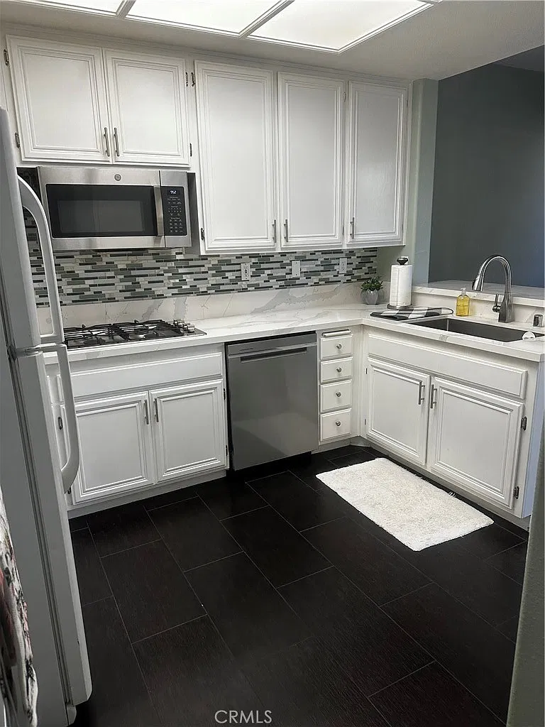 3 bed, 2.5 bath, 1538 sqft, $4,250 — Photo 3