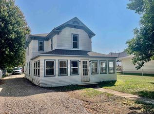 706 Okoboji Ave, Milford, IA 51351