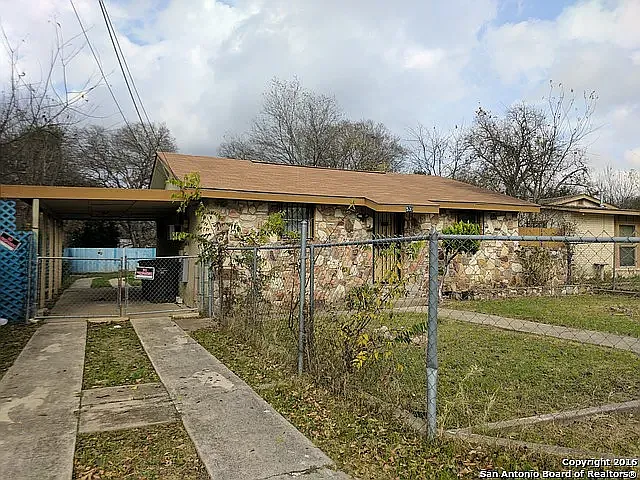 539 Sterling St — Photo 2