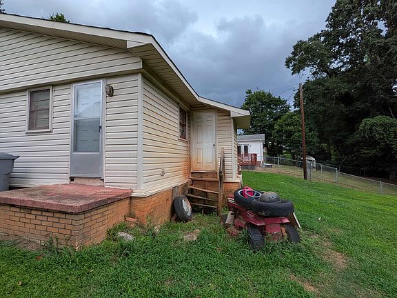 4th image of 121 Lincoln Dr