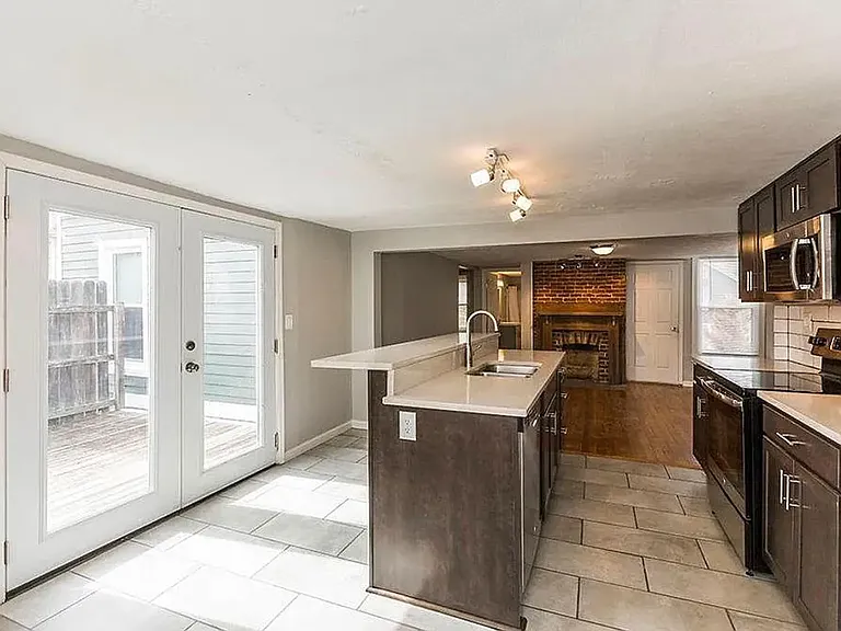 676 Headley Ave — Photo 4