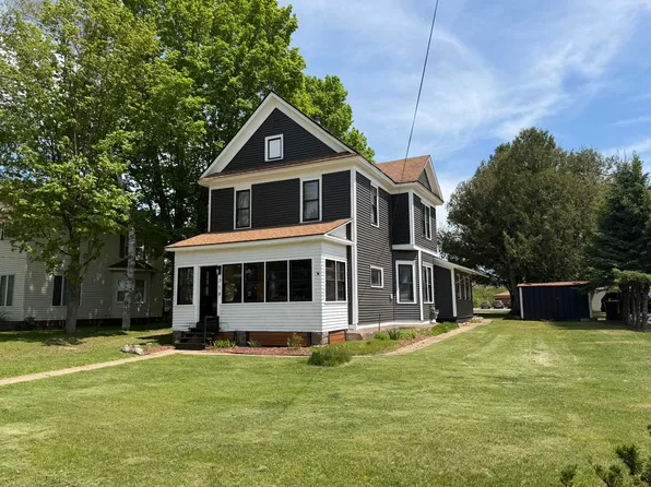 718 N 4th Ave, Iron River, MI 49935