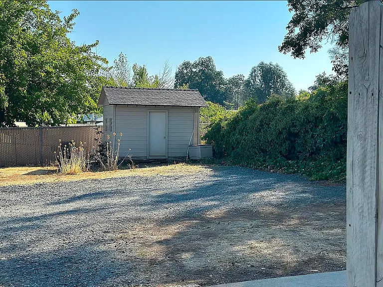 1254 Live Oak Ln — Photo 2