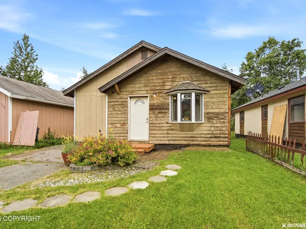 7721 Regal Mountain Dr, Anchorage, AK 99504