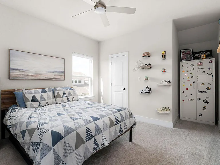 137 Crescent Moon Ct — Photo 28