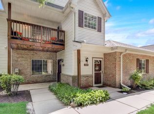 14820 W Arrowhead Ln, New Berlin, WI 53151
