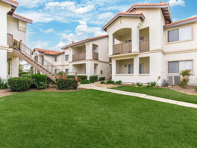 Club Pacifica Apartment Homes — Photo 3