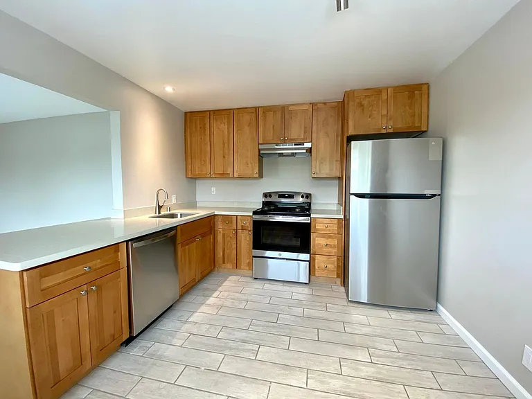 Solano Apartments — Photo 3