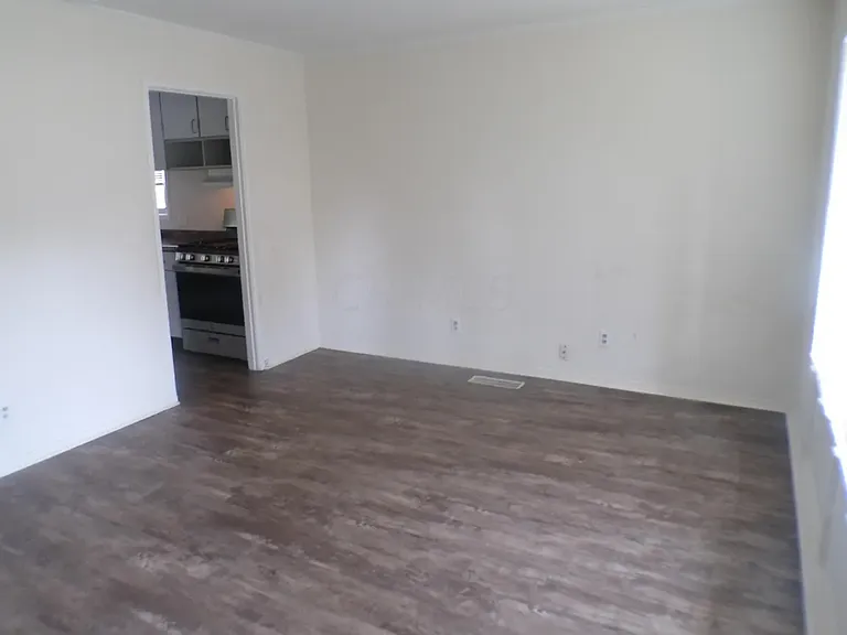 995 Hillridge Rd — Photo 9