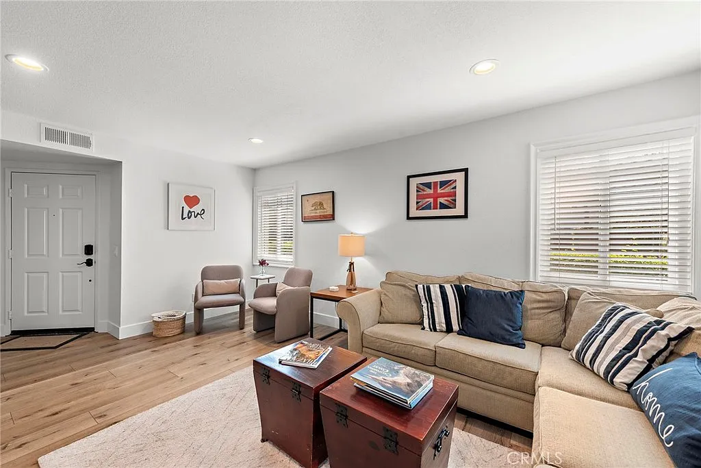 2 bed, 1130 sqft, $4,500 — Photo 4