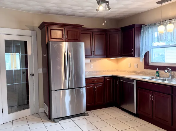 27 Bradbury Ave #A, Medford, MA 02155