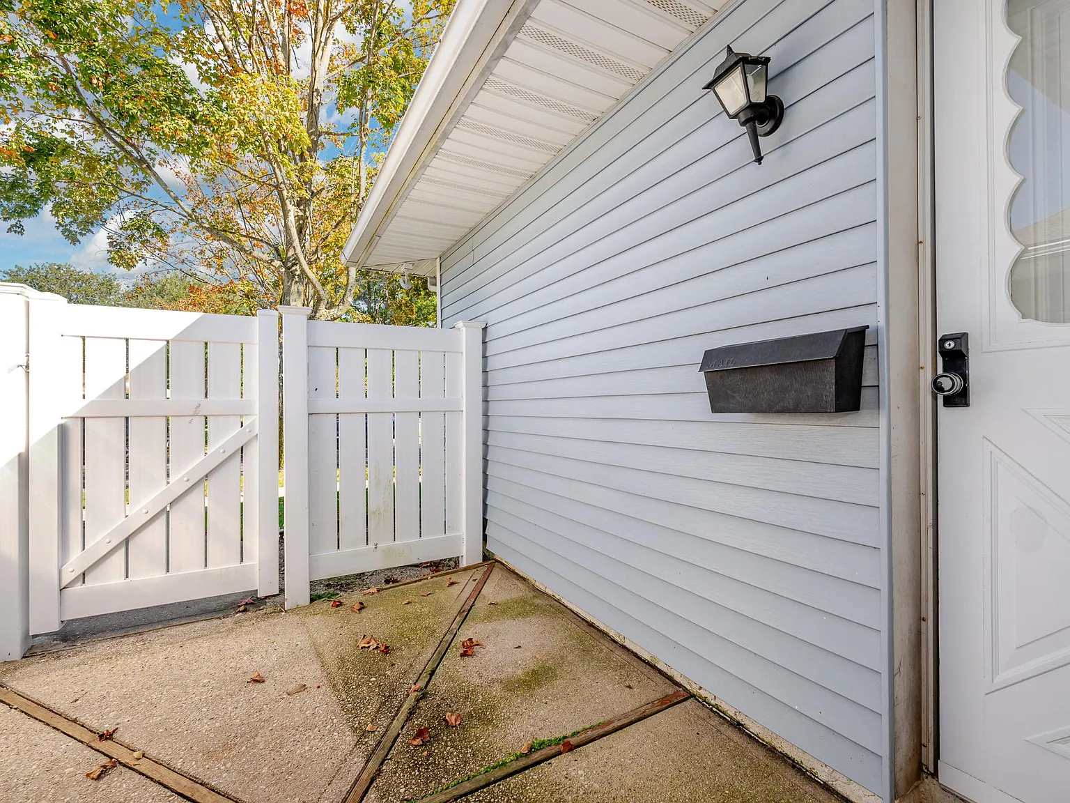 112 Storm Dr — Photo 2