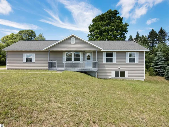 8394 King Arthurs Ct, Kingsley, MI 49649