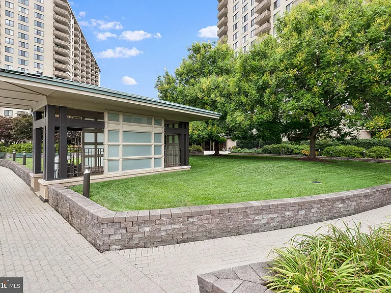 5225 Pooks Hill Rd #1211S — Photo 41