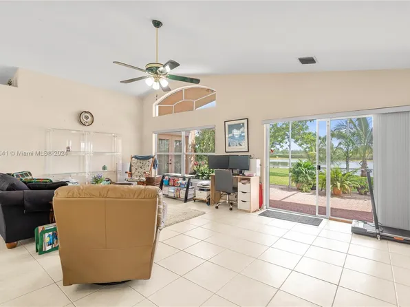 1591 NW 132nd Ave, Pembroke Pines, FL 33028