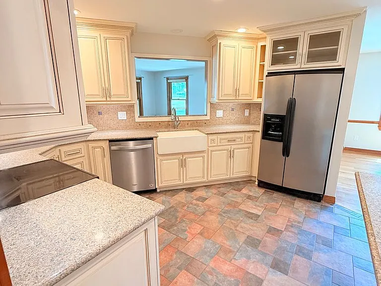 1182 E Evans St — Photo 8