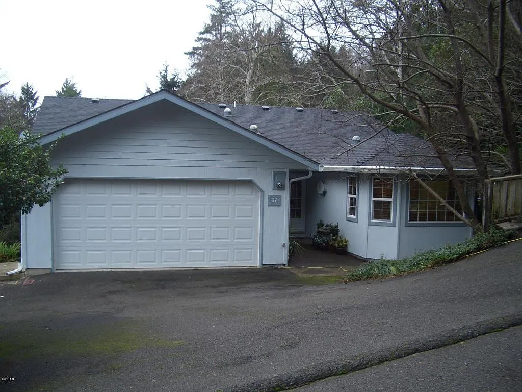 37 NE Spring Ave photo 1