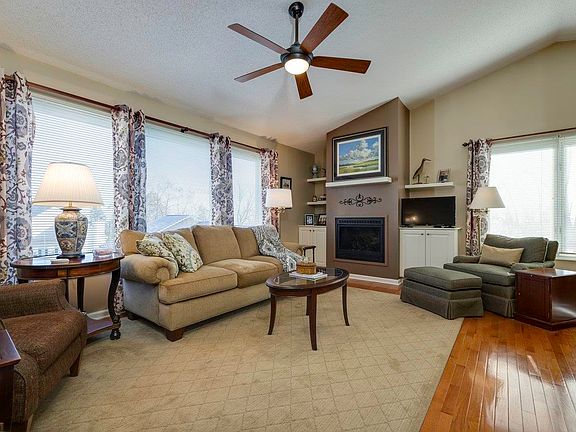 3rd image of 132 Dogwood Cir