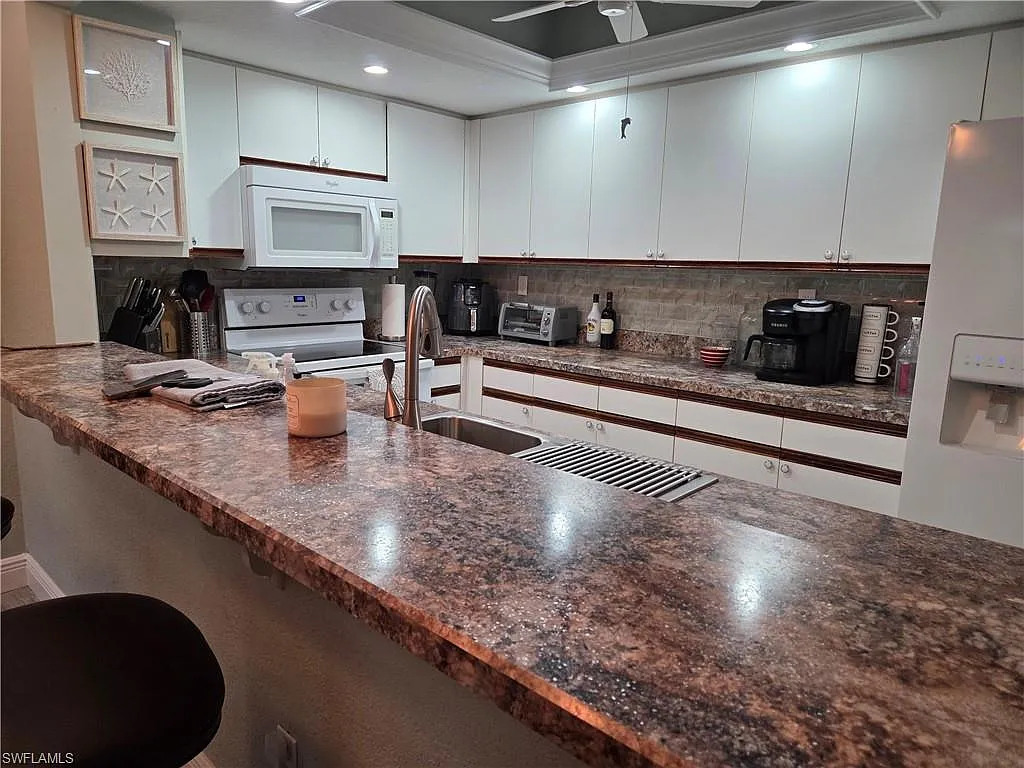 2 bed, 2.0 bath, 967 sqft, $4,000 — Photo 4