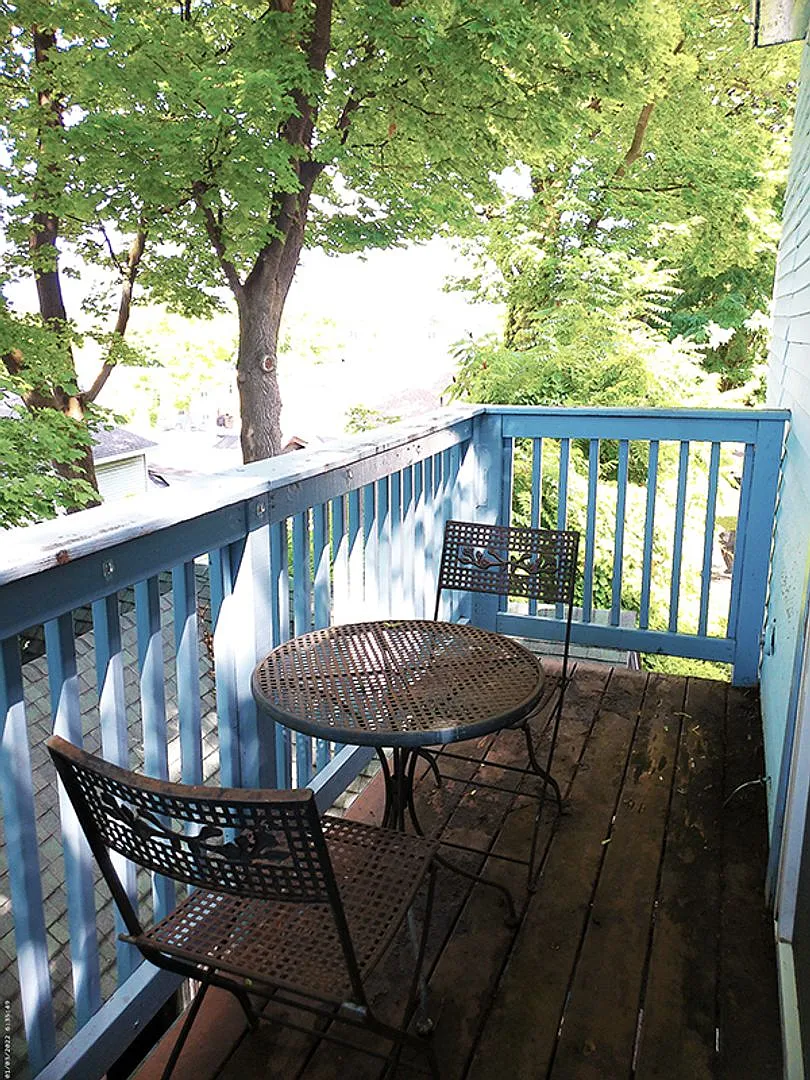 113 Comstock Place Rm 5 - Efficiency Available 08/01/2027 — Photo 4