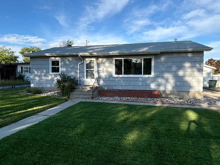 207 Birchwood Dr — Photo 1