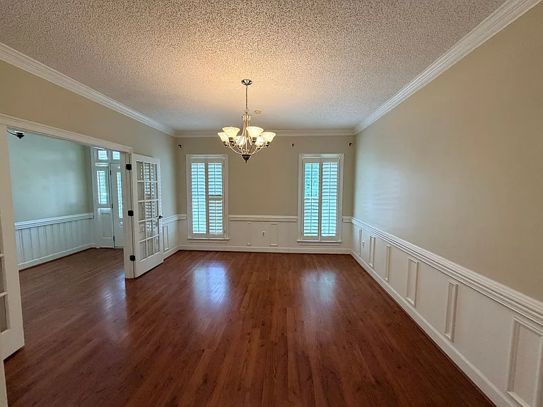 1009 Williamsburg Dr — Photo 10
