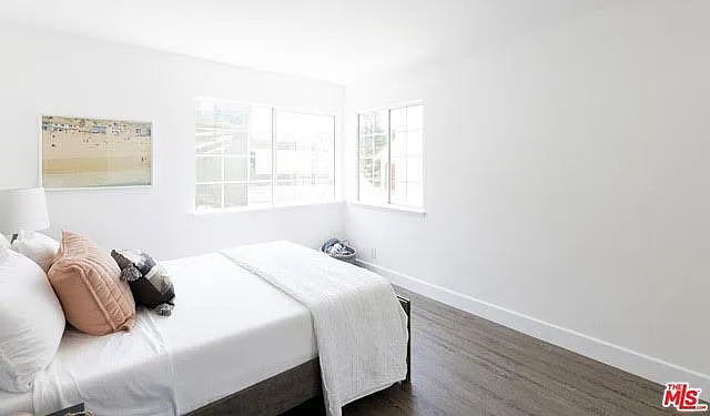 709 W Balboa Blvd — Photo 21