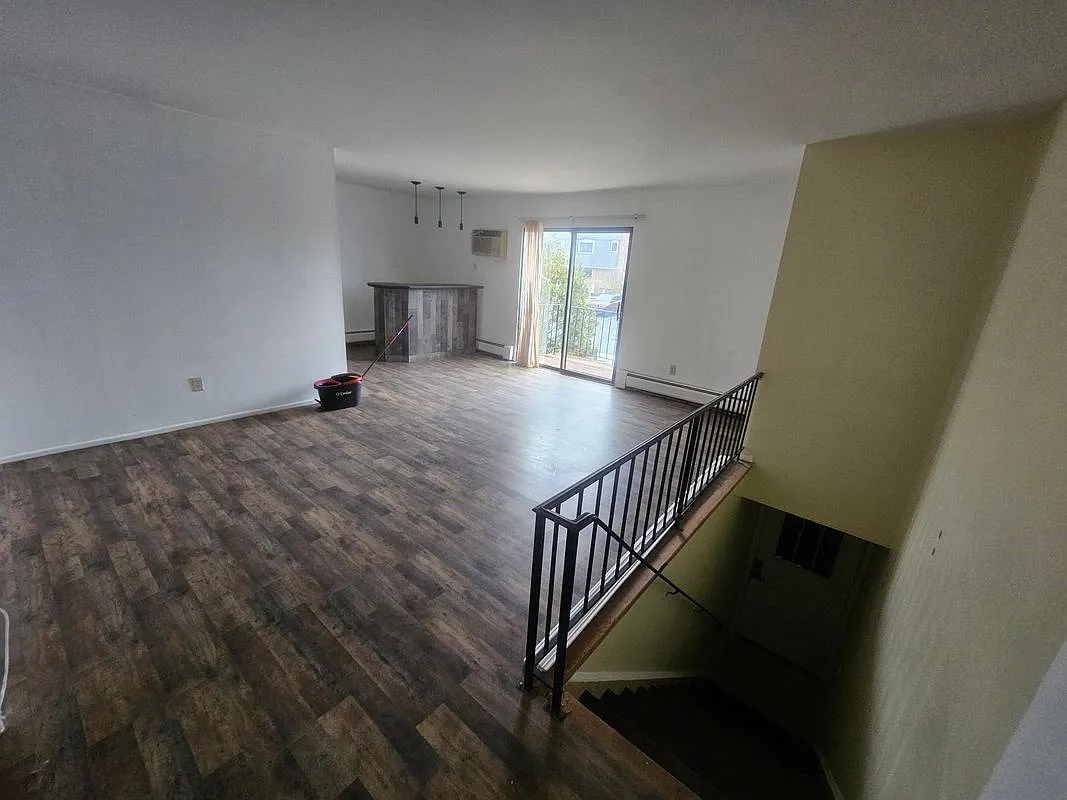 1 bed, 1.0 bath, 775 sqft, $2,000 — Photo 2