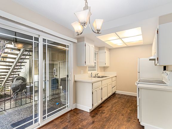 2nd image of 1396 Essex Way APT 2