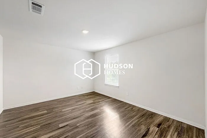 7839 Sandy St — Photo 7