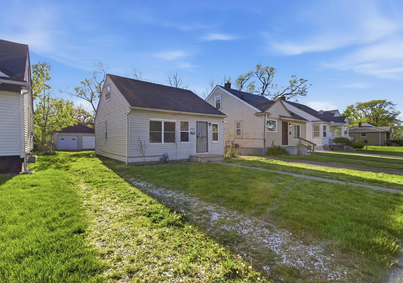 8863 Vaughan St — Photo 3