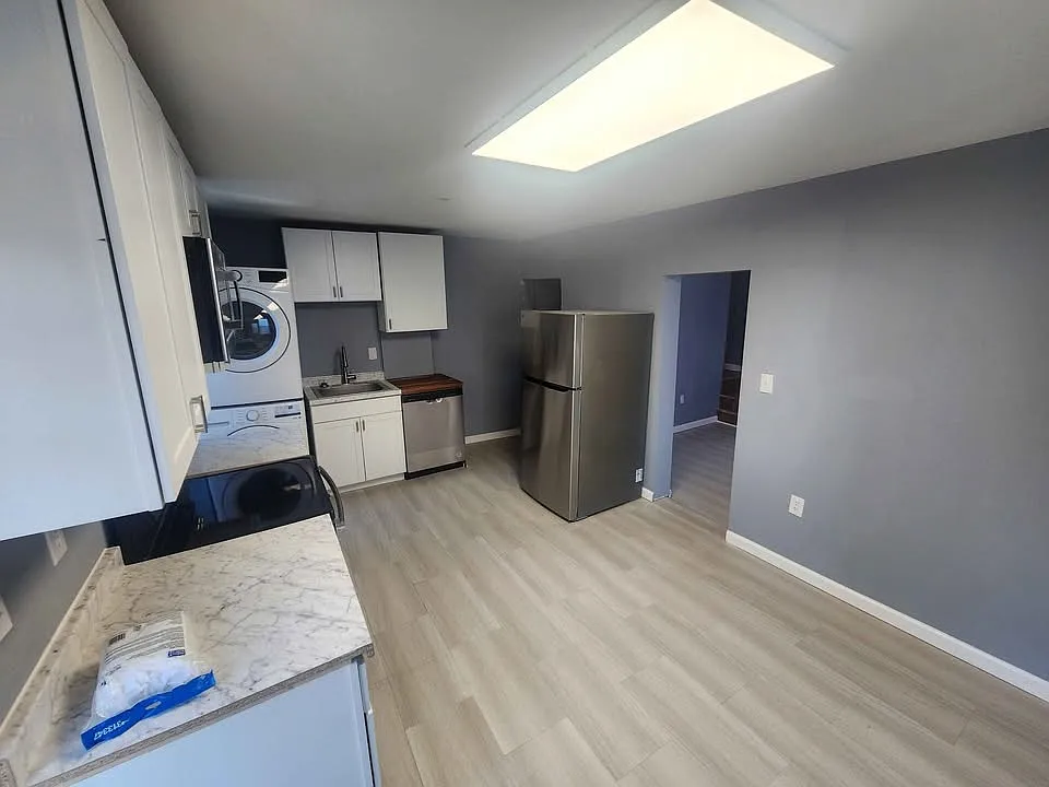 446 Scott Ave photo 1