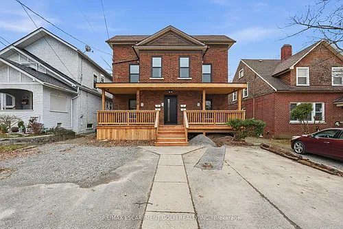 4876 Simcoe St Photo 1