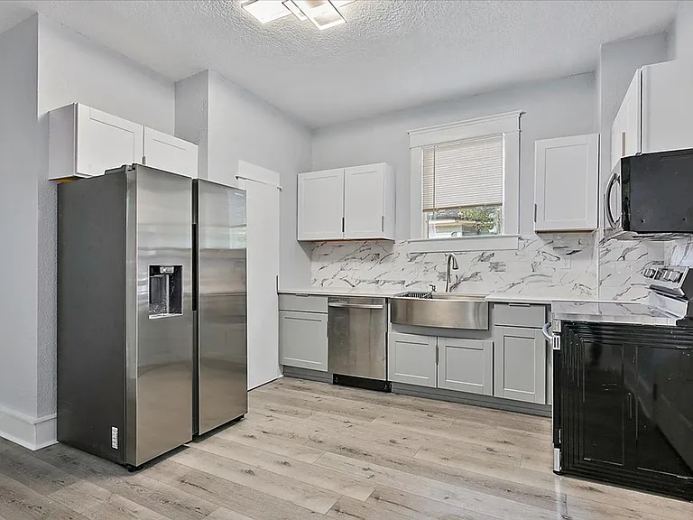 2142 Park Street — Photo 8