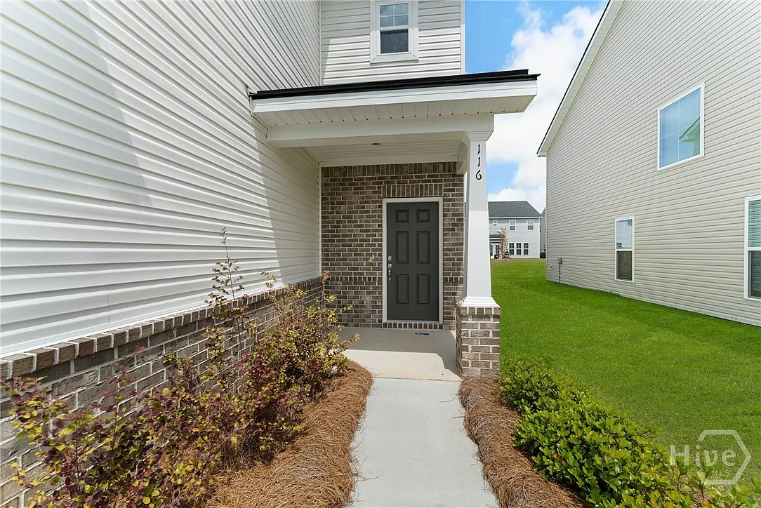 4 bed, 2.5 bath, 2005 sqft, $2,400 — Photo 3